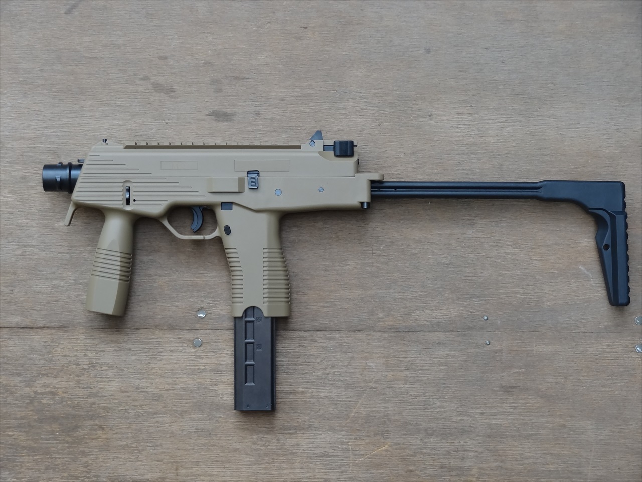 【海外バージョン】 KWA MP9 GBB TAN