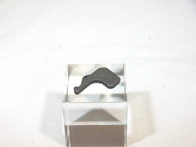 WE M4/M16/XM177/HK416 チャージングハンドルラッチ No.026