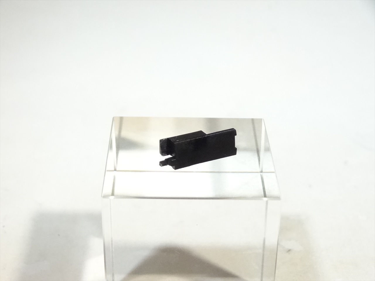 WE M4/M16/HK416 ローディングノズルガイド（左 ） No.061