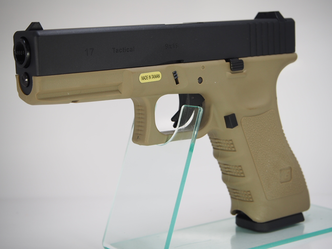 WE G17 Gen.3 GBB TAN （グロック17 ガスブローバックガンシリーズ）