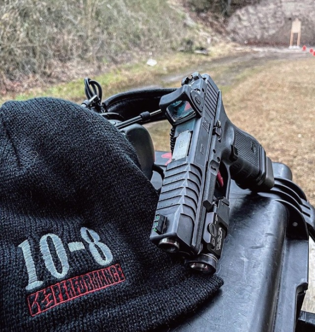 ☆送料無料☆Bomber Airsoft GLOCK19 Gen.4 A.M.F.Defenceタイプ RMR 