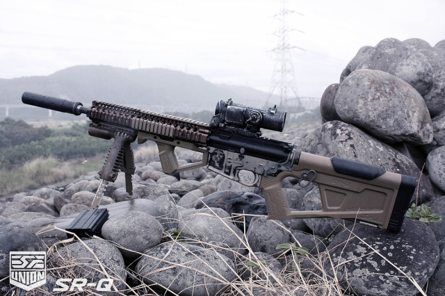 SRU SR-Q タクティカルフォアグリップ TAN