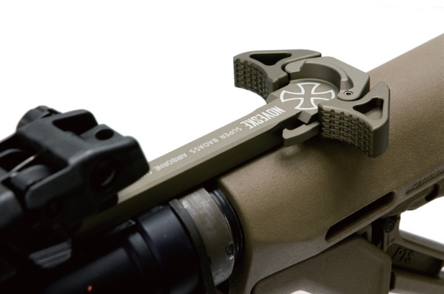 ARCHWICK/EMG DANIEL DEFENSE GRIP-N-RIP チャージングハンドル