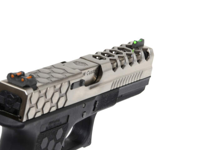 AW CUSTOM VX0100 G17-TYPE Hex-Cut GBB (Silverスライド/Black