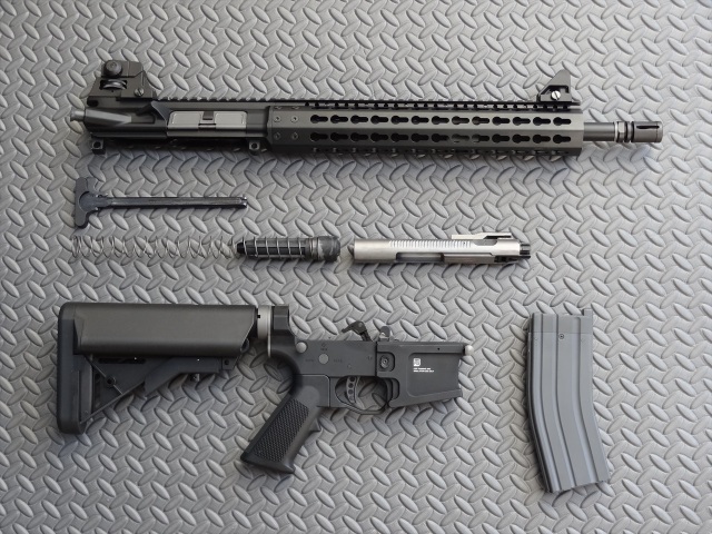 KSC PTS MEGA ARMS MKM-AR15 がんばれる 希少スチールボルト仕様