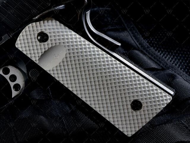 Strike Industries 1911 グリップパネル PX09 Golfball (S05-117-PX09)