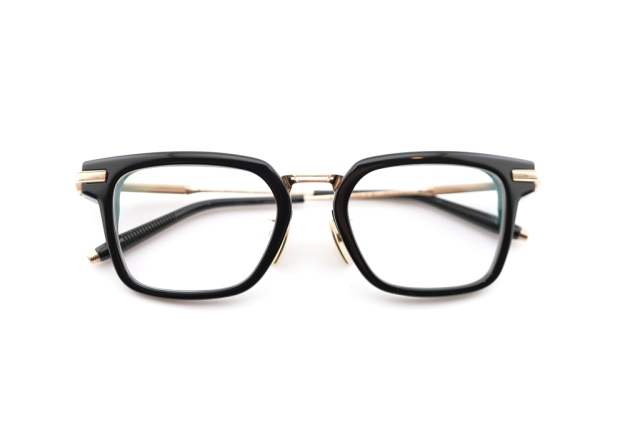 AKONI / アコニ COMPTON – Black / Brushed 12k Gold