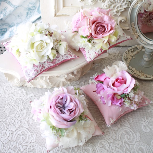 サシェ 造花 ホワイト ピンク 薔薇 ローズ フラワーアレンジ ギフト サシェ フラワーサシェ クッション角 インテリア アレンジ 