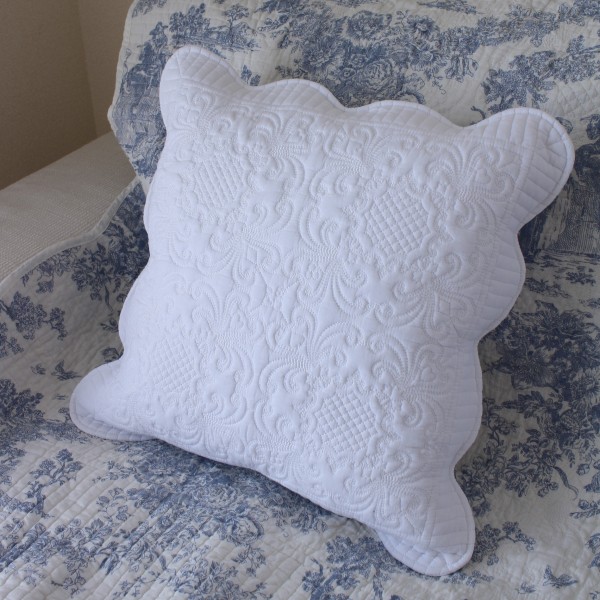 ホワイトキルト クッションカバー 45×45 綿 コットン ホワイト キルト ナチュラル アラベスク柄 キルティング 布製 白 シャビー