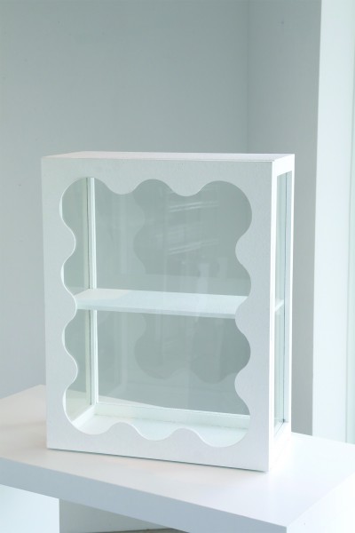 コレクションケース ホワイト ガラスキャビネット ケイブ クラウド キャビネット 飾り棚 白 棚 ガラス収納 CAVE 小物入れ 置き型