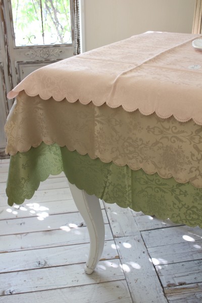 テーブルクロス はっ水 ダマスク柄 ６人掛けテーブル 135×240 薔薇柄 ダマスクローズ（スカラップ） 撥水 薔薇 ジャガード 長方