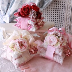 サシェ 造花 ホワイト ピンク 薔薇 ローズ フラワーアレンジ ギフト サシェ フラワーサシェ クッション角 インテリア アレンジ 