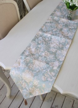 撥水 テーブルランナー 高級 30×230ｃｍ ブルー ゴールド はっ水加工 花柄 ターコイズブルーフラワー はっ水 ジャガード織 布製 