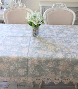 撥水加工 テーブルクロス 花柄 高級品 長方形 ブルー ゴールド ４人掛け用 はっ水 ターコイズブルーフラワー 130×170ｃｍ はっ水