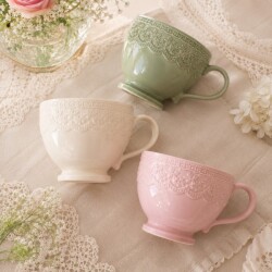 マグカップ マグ 陶器 コップ 可愛い グリーン ピンク アイボリー アンティーク風 可愛い食器 おしゃれ レース柄