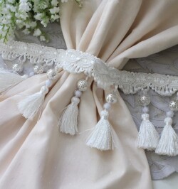 カーテンタッセル タイバック ブランシェ ホワイト 8729 タッセルフリンジ カーテン止め 房飾り おしゃれ 可愛い アンティー スタイルロココ