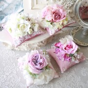 サシェ 造花 ホワイト ピンク 薔薇 ローズ フラワーアレンジ ギフト サシェ フラワーサシェ クッション角 インテリア アレンジ 