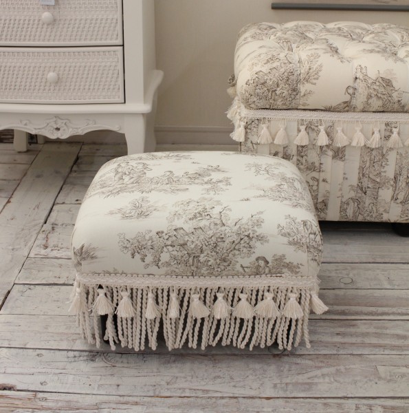 フットスツール 小型 フットレスト 足置き ジュイ柄 ジェニファーテイラー トワルドジュイ （オフホワイト×ベージュ138）オット