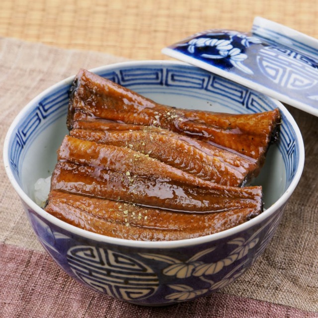 四万十うなぎと土佐の焼酎「すくもの芋」せっと ギフト用