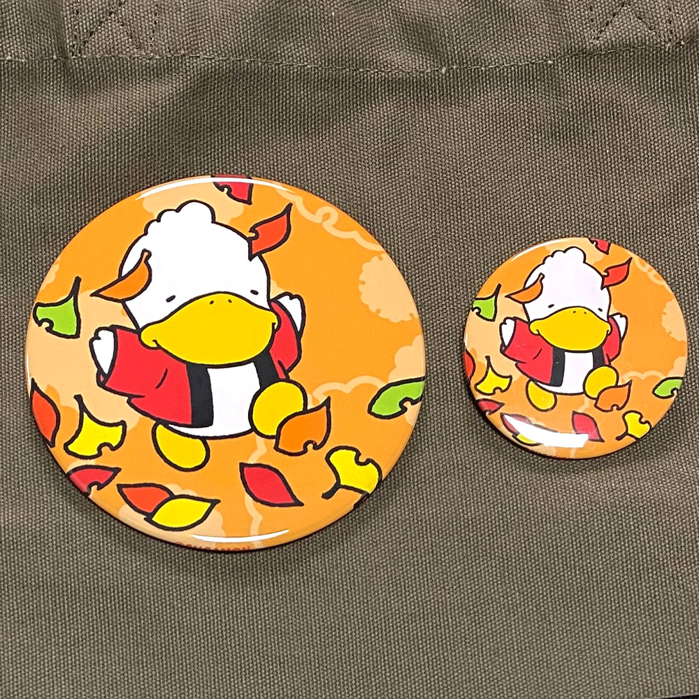 【月刊すがもん缶バッジ(11月)】すがもん缶バッジ　落ち葉とすがもん