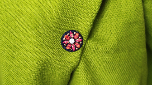 刺繍ブローチ