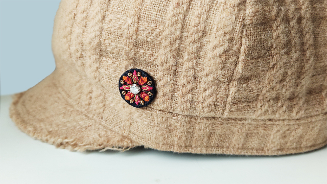 刺繡ブローチ