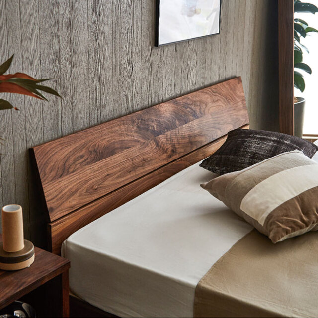 ニッポネアの日本製無垢材ベッドフレーム「ケイチョウ」節有り