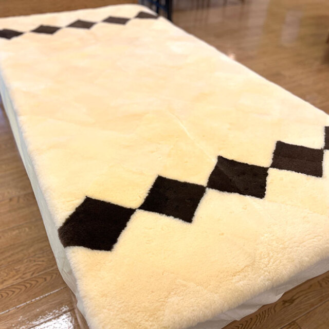 オーストラリア産シープスキンを使用した毛長25ミリのムートンシーツ