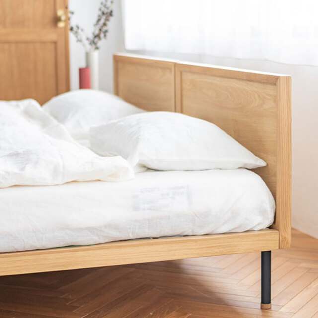 NOWHERELIKEHOMEのシンプルなベッドフレーム「ユニック フラット」は