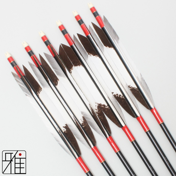 弓道 ジュラ矢 ターキー手描染羽 1913黒|6本組|矧糸:赤系|19184