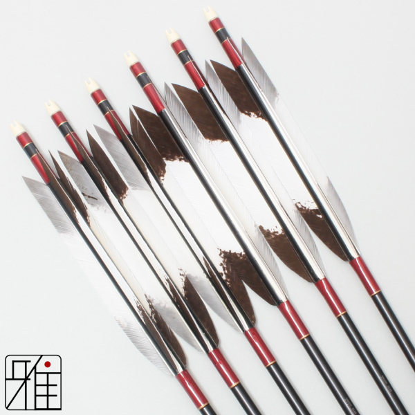 弓道 ジュラ矢 ターキー手描染羽 1913黒|6本組|矧糸:赤系|19185