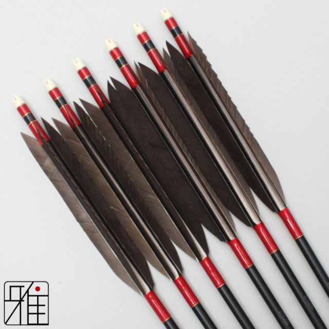 弓道 ジュラ矢 黒羽根 手羽 2115黒|6本組|矧糸:赤系|21587