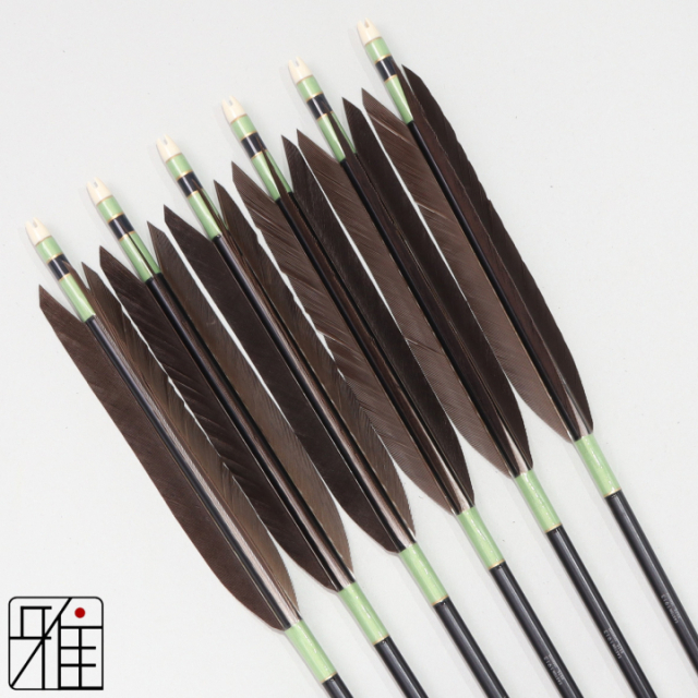 弓道 ジュラ矢 黒羽根 尾羽 1913黒|6本組|矧糸:緑系|194501