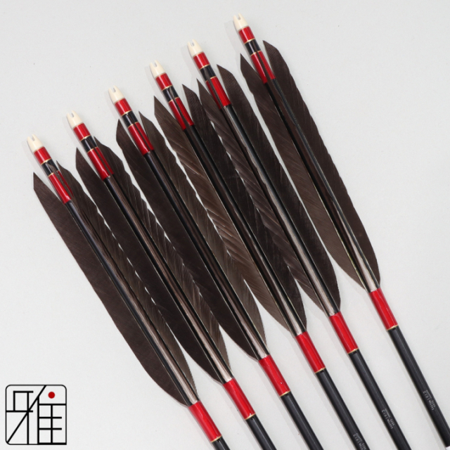 弓道 ジュラ矢 黒羽根 尾羽 1913黒|6本組|矧糸:赤系|194506