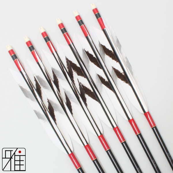 弓道 ジュラ矢 ターキー手描染羽 1913黒|6本組|矧糸:赤系|19265