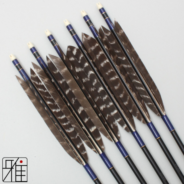 弓道 ジュラ矢 ターキー 天然トラ斑羽 1913黒|6本組|矧糸:青系|19409