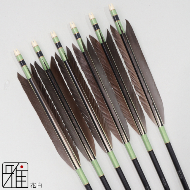 弓道 ジュラ矢 花白 1913 黒|6本組|矧糸:緑系|196984