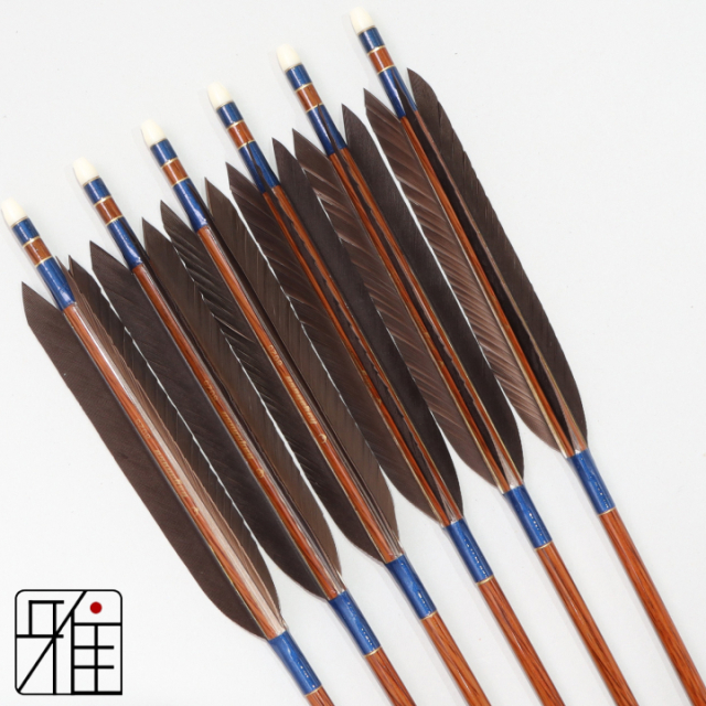 弓道 ハヤブサ カーボン矢 黒手羽 8025|6本組|矧糸:青系|808407