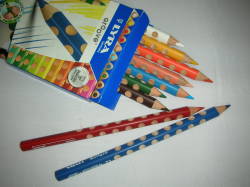 グルーヴ10色　～持った時、指先がぴったり収まる水玉模様の色鉛筆～