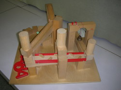 組立てクーゲルバーン　～積木を組み合わせて玉の道を作ろう。～