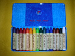 シュトックマースティッククレヨン16色缶入り　～色の透明感が心地よく応用範囲の広い蜜ろうクレヨン16色セット～