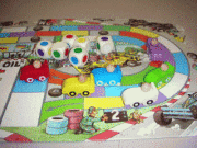 カーレース　～6個のサイコロがコースを決める。さあレーシングカーを走らせよう～