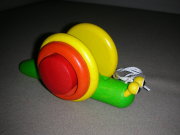 スネイル　～ユーモラスな動きで進むカタツムリのプルトーイ～