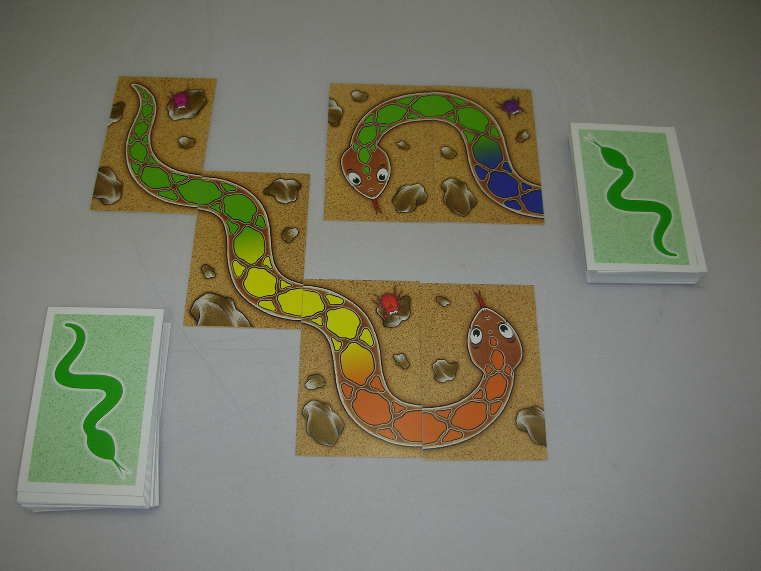 虹色のへび　～カードをつなげてレインボースネークを完成させよう。～