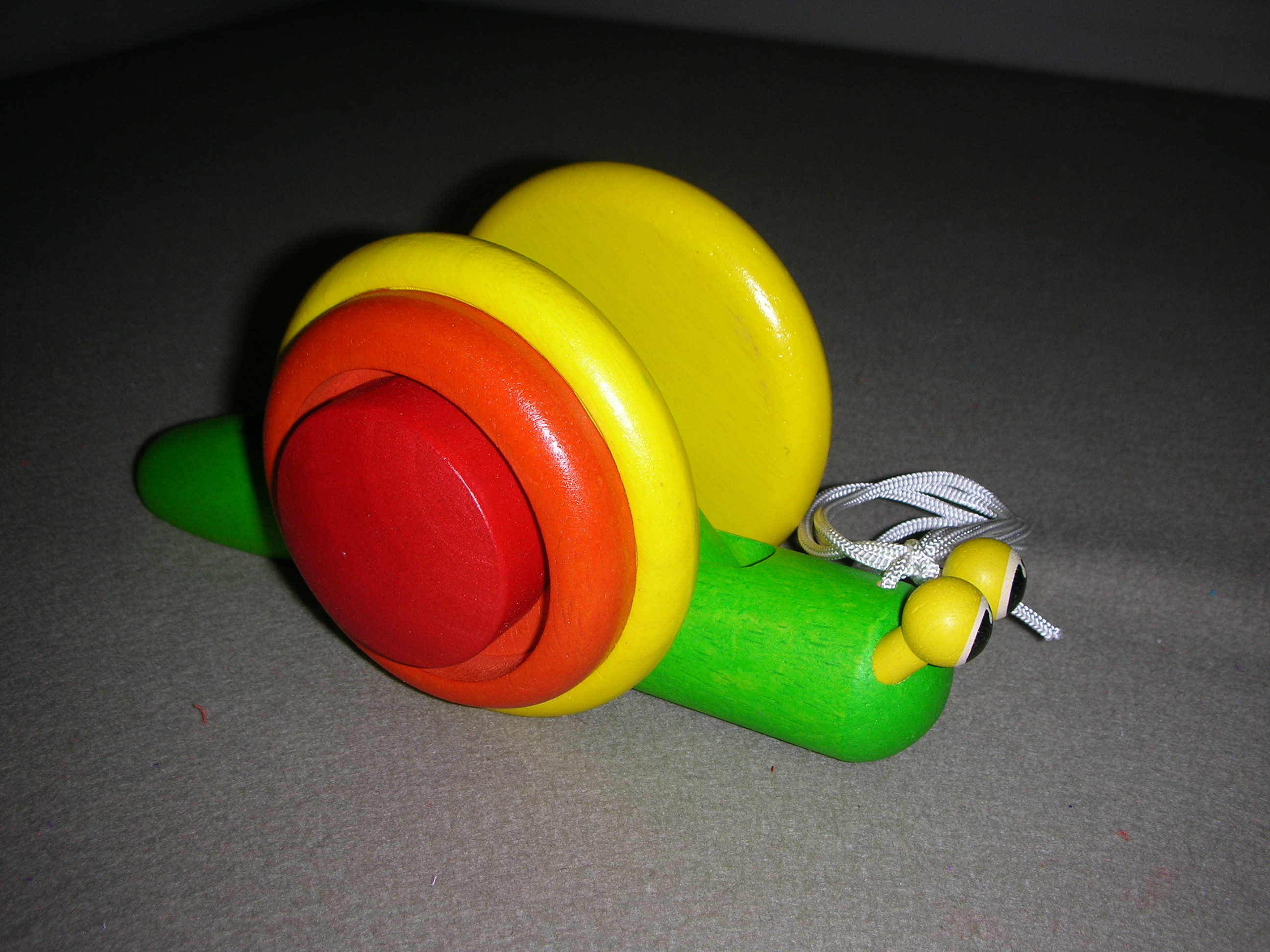 スネイル　～ユーモラスな動きで進むカタツムリのプルトーイ～