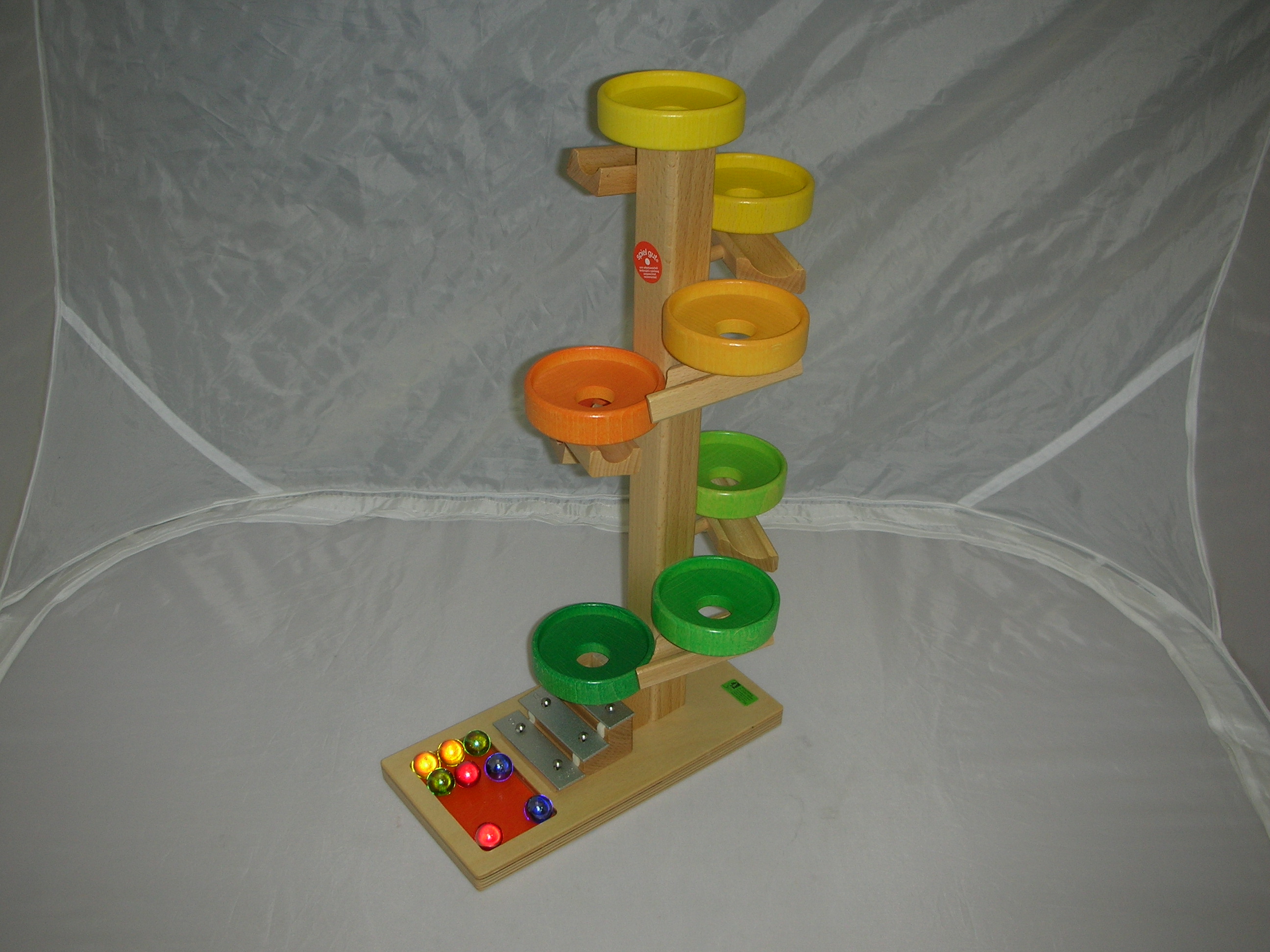 トレイクーゲルタワー・レインボー　～ガラス玉がゆっくり落ちて行きます。～