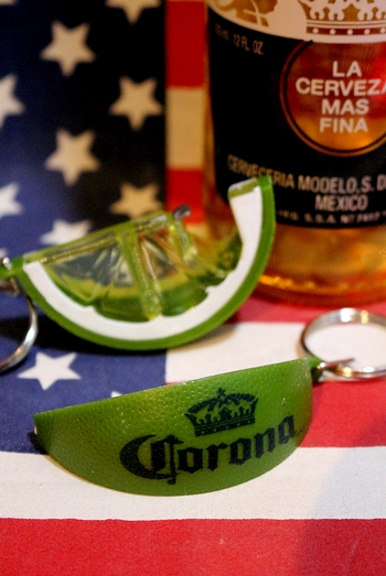 コロナ栓抜きキーホルダー コロナライム栓抜き ボトルオープナー Corona 雑貨屋ｓｕｎｂｒｉｄｇｅ