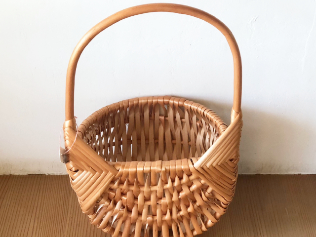 ラトビア 壁掛けバスケット M