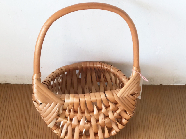 ラトビア 壁掛けバスケット s