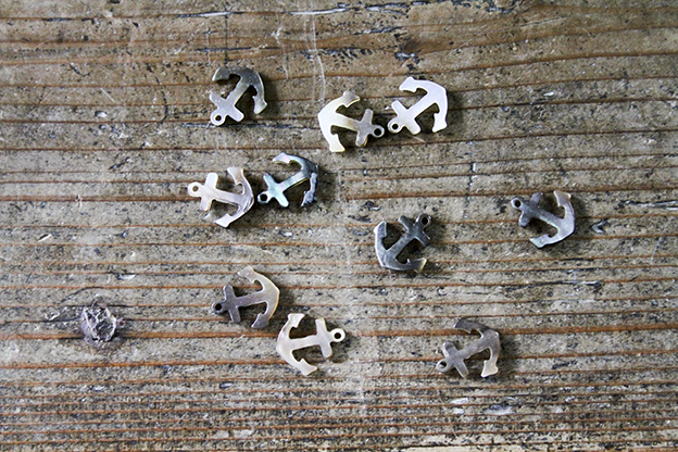 奈良　貝のチャーム　イカリ　黒蝶貝